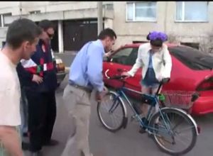 Папик с друзьями поимел на пьянке свою приёмную дочурку